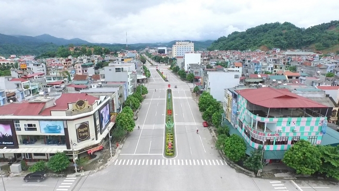 ho tu nhien nao lon nhat viet nam
