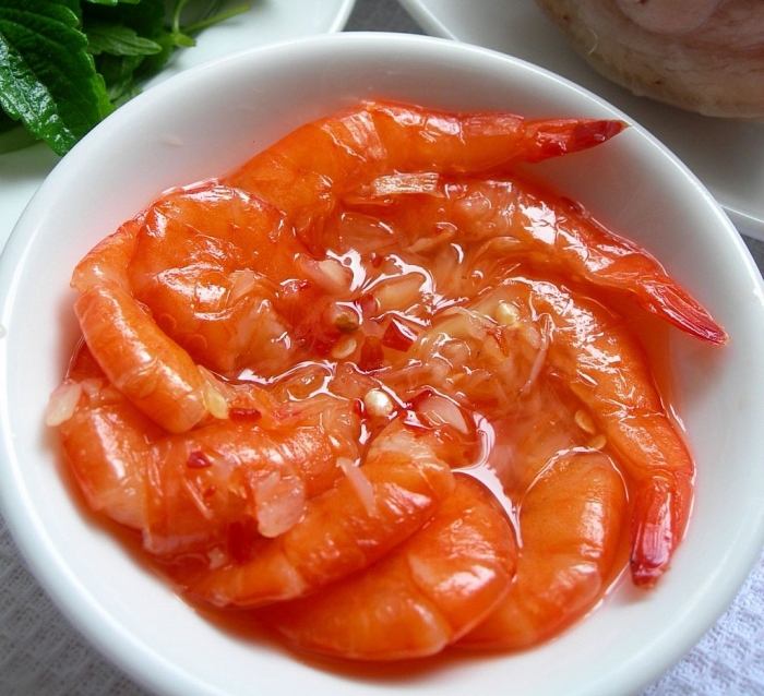 ho tu nhien nao lon nhat viet nam
