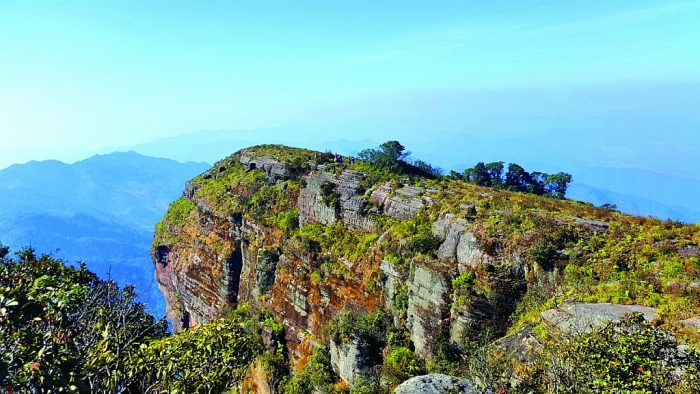 dia danh nao duoc nhac den trong bai tho tay tien