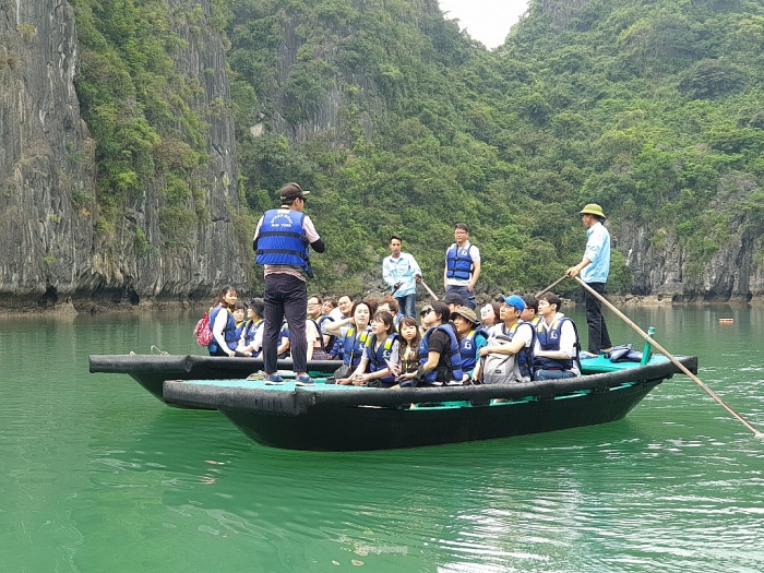 kham pha nhung dich vu kiem bon tien o vinh ha long