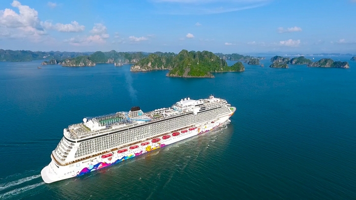 kham pha nhung dich vu kiem bon tien o vinh ha long