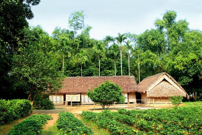 ben nha rong la o dau