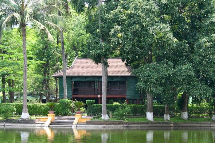 ben nha rong la o dau