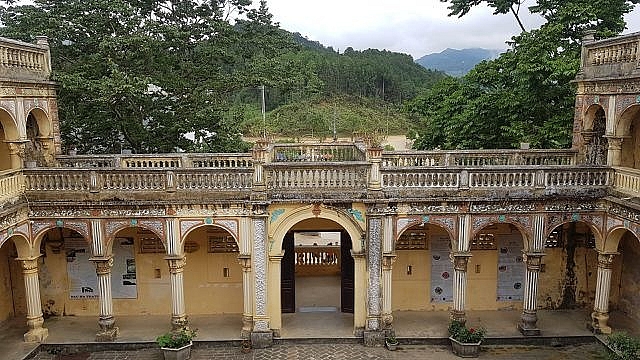 dinh thu vua meo tren dinh cao nguyen trang dac biet co nao