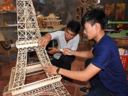 o noi nay nha nao cung co kho bau tien ty gai nhon chi chit