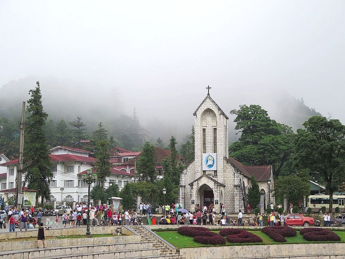 noi con song hong chay vao dat viet la noi nao