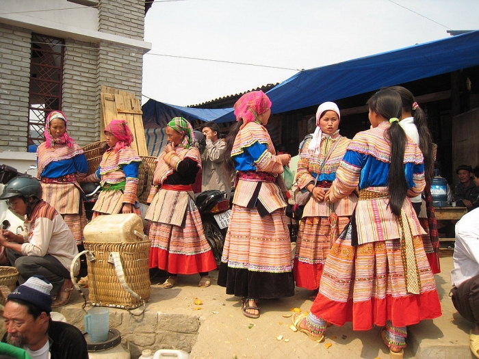noi con song hong chay vao dat viet la noi nao