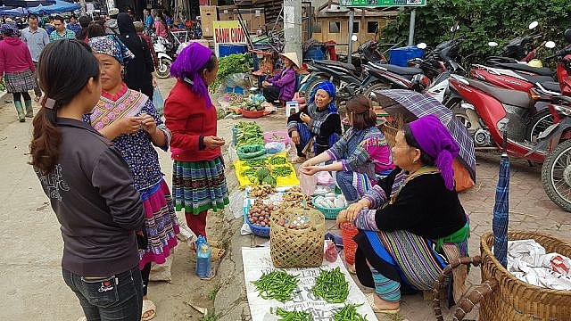 net nguyen so mang dam ban sac dan toc o phien cho lon nhat tay bac