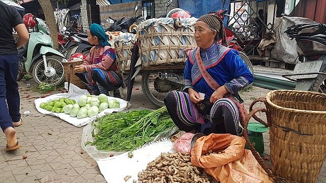 net nguyen so mang dam ban sac dan toc o phien cho lon nhat tay bac