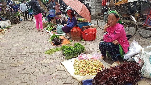 net nguyen so mang dam ban sac dan toc o phien cho lon nhat tay bac