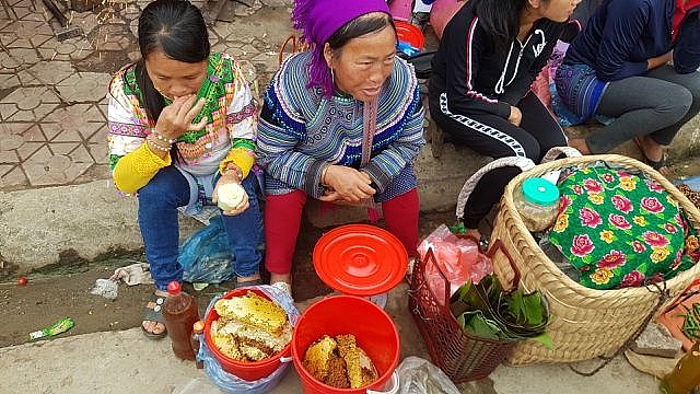 net nguyen so mang dam ban sac dan toc o phien cho lon nhat tay bac