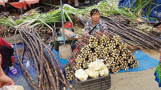 net nguyen so mang dam ban sac dan toc o phien cho lon nhat tay bac