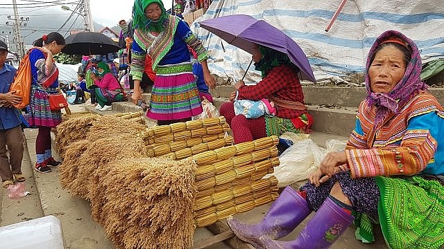 net nguyen so mang dam ban sac dan toc o phien cho lon nhat tay bac