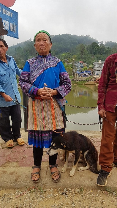 net nguyen so mang dam ban sac dan toc o phien cho lon nhat tay bac