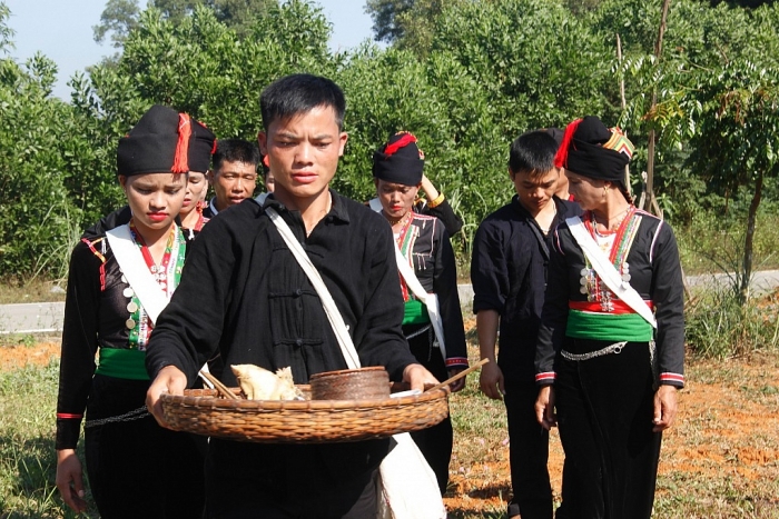 dan toc nao co ho ten la cac loai dong thuc vat