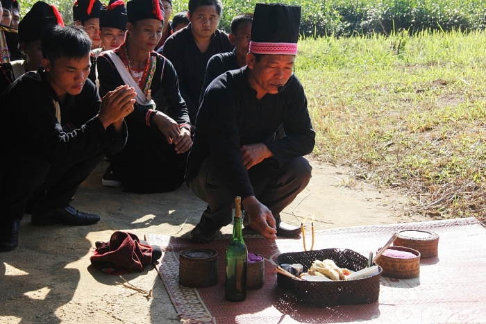 dan toc nao co ho ten la cac loai dong thuc vat