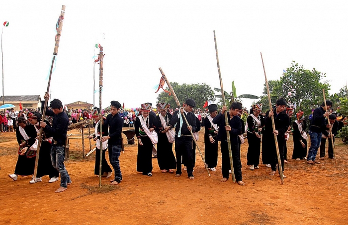 dan toc nao co ho ten la cac loai dong thuc vat