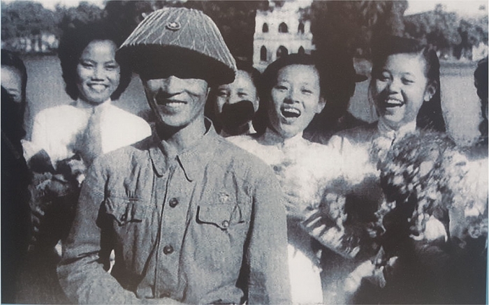 cot co ha noi duoc xay dung thoi vua nao
