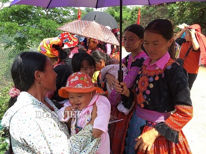 ruc ro sac mau tai ngay hoi hai qua 2019 o moc chau
