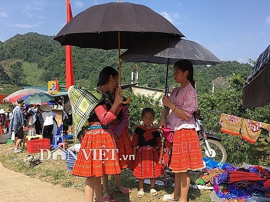 ruc ro sac mau tai ngay hoi hai qua 2019 o moc chau