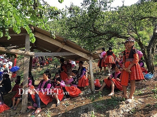 ruc ro sac mau tai ngay hoi hai qua 2019 o moc chau