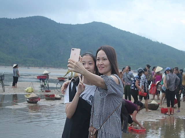doi den ban dem di cho bien thien cam muc con bung tanh tach