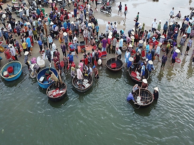 doi den ban dem di cho bien thien cam muc con bung tanh tach
