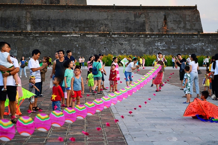 Trở về tuổi thơ với lễ hội thả diều màu sắc ở Huế tro ve tuoi tho voi le hoi tha dieu mau sac o hue