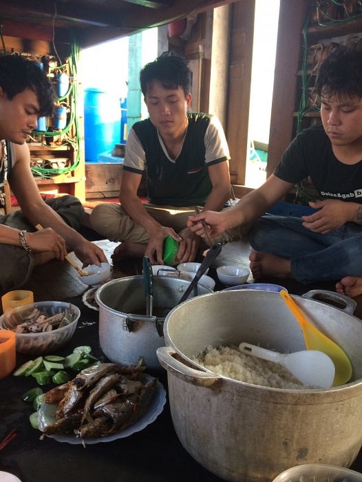 nhoc nhan gian truan va day kho cuc cua nhung con nguoi bam bien