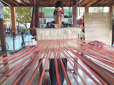 phu nu thai o son la gin giu nghe det tho cam