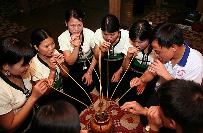 hoa binh co dac san gi nhat dinh phai thu