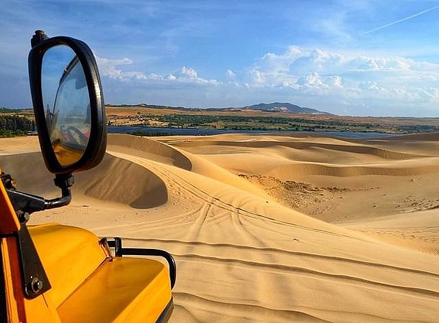 kham pha bau trang noi duoc menh danh la sa mac sahara o viet nam