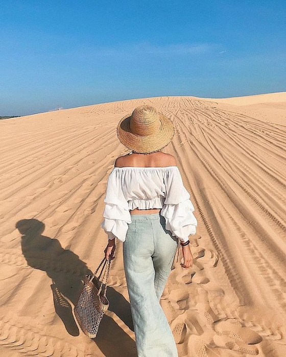 kham pha bau trang noi duoc menh danh la sa mac sahara o viet nam