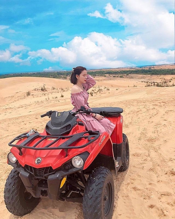 kham pha bau trang noi duoc menh danh la sa mac sahara o viet nam
