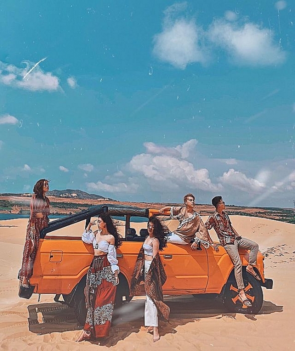 kham pha bau trang noi duoc menh danh la sa mac sahara o viet nam
