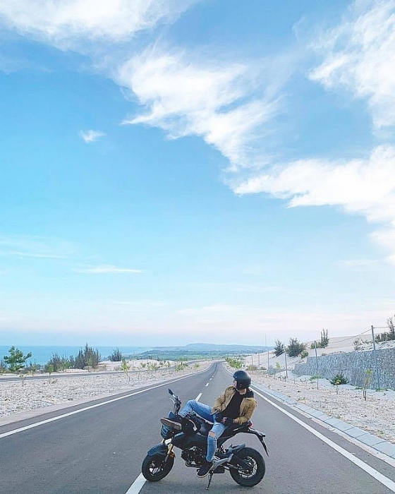kham pha bau trang noi duoc menh danh la sa mac sahara o viet nam