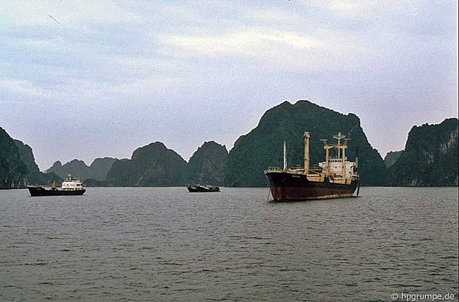 mot ha long hoan toan khac la nhung nam dau thap nien 90