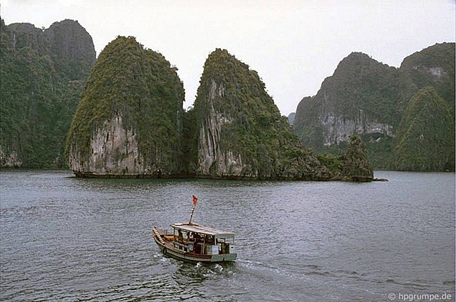 mot ha long hoan toan khac la nhung nam dau thap nien 90
