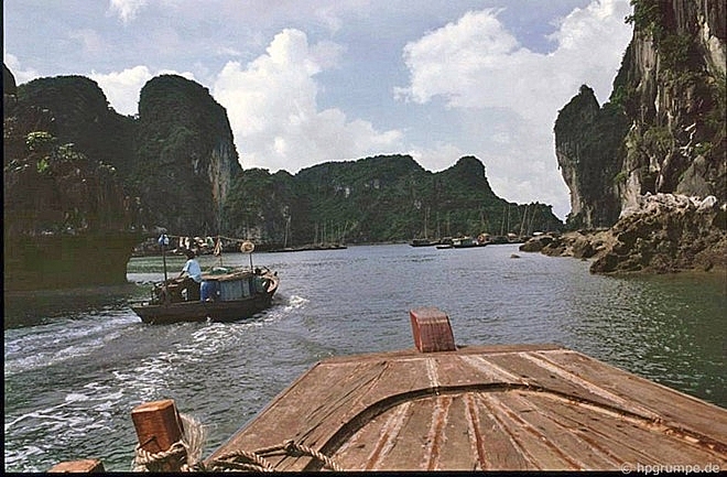 mot ha long hoan toan khac la nhung nam dau thap nien 90