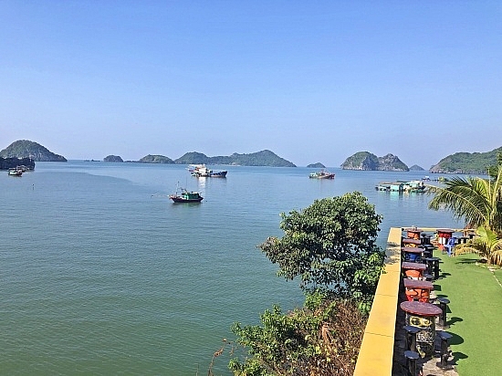 vinh ha long va quan dao cat ba chung hay rieng