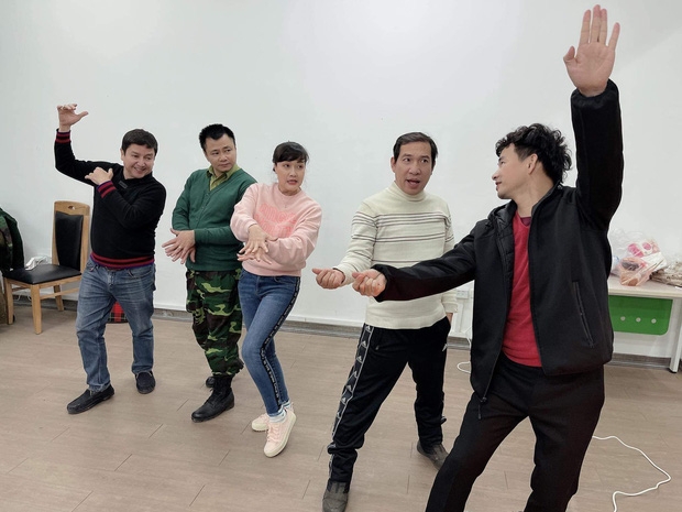 Hậu trường các 'Táo' chuẩn bị cho buổi chầu trời đêm 30 Tết Hậu trường các 'Táo' chuẩn bị cho buổi chầu trời đêm 30 Tết