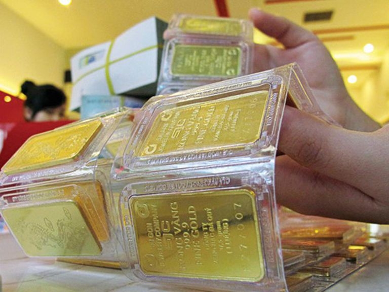 Giá vàng hôm nay 6/3/2021: Trong nước rơi thẳng đứng, thế giới về ngưỡng 1.700 USD/ounce