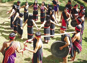 Thương tiếng cồng chiêng
