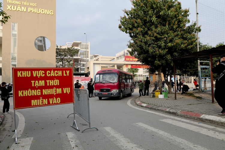 Mùng 3 Tết, dỡ bỏ cách ly trường Tiểu học Xuân Phương