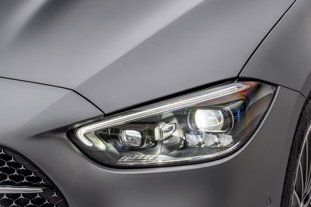 Mercedes-Benz C-Class thế hệ mới gây ấn tượng với khả năng đánh lái bánh sau