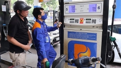Giá xăng dầu hôm nay (16/10): Dầu thô quay đầu đi xuống