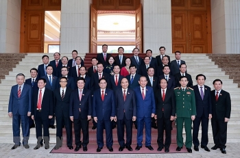 le ban giao cong viec cua thu tuong va cong bo quyet dinh bo nhiem thanh vien chinh phu nhiem ky moi