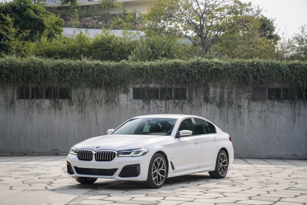 BMW 5 Series mới chính thức ra mắt tại Việt Nam