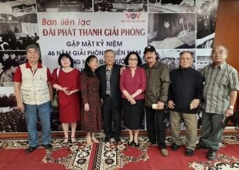 Kỷ niệm ngày thống nhất đất nước: Ngồi với nhau lâu hơn một chút