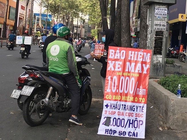 mua bao hiem xe may gia re de vuong canh tien mat tat mang